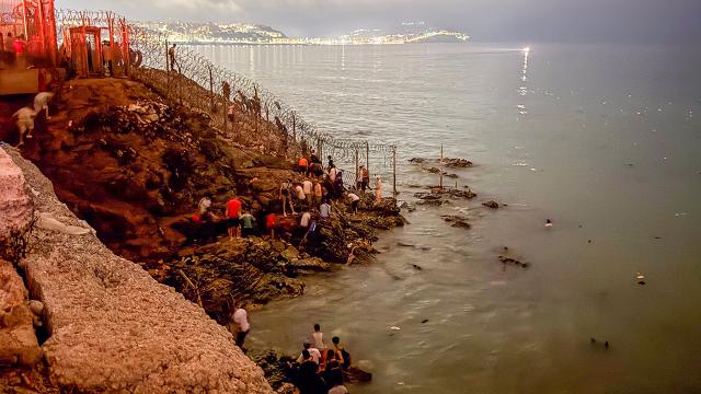 İspanya'nın Sebte Krizinde Göç Dalgası: 24 Saatte 49 Bin Kişi