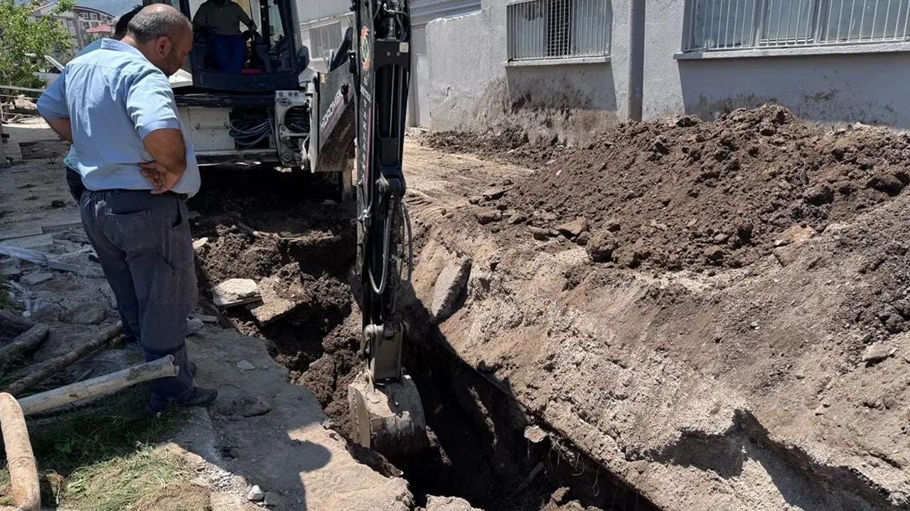 Isparta'da kanalizasyon çalışmasında göçük: 1 işçi yaralandı