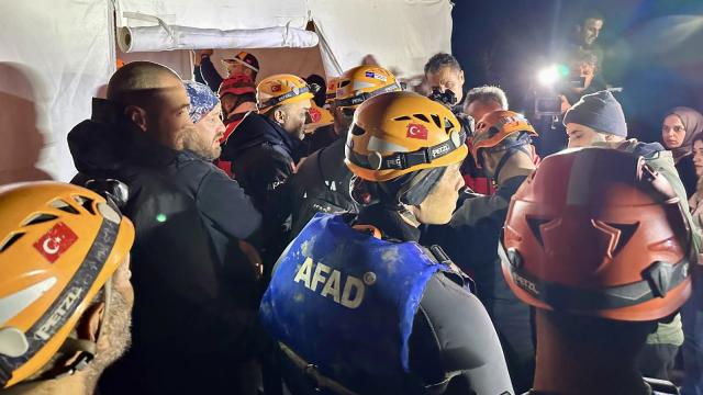 Isparta'da Kanyonda Mahsur Kalan 10 İHH Gönüllüsü Kurtarıldı