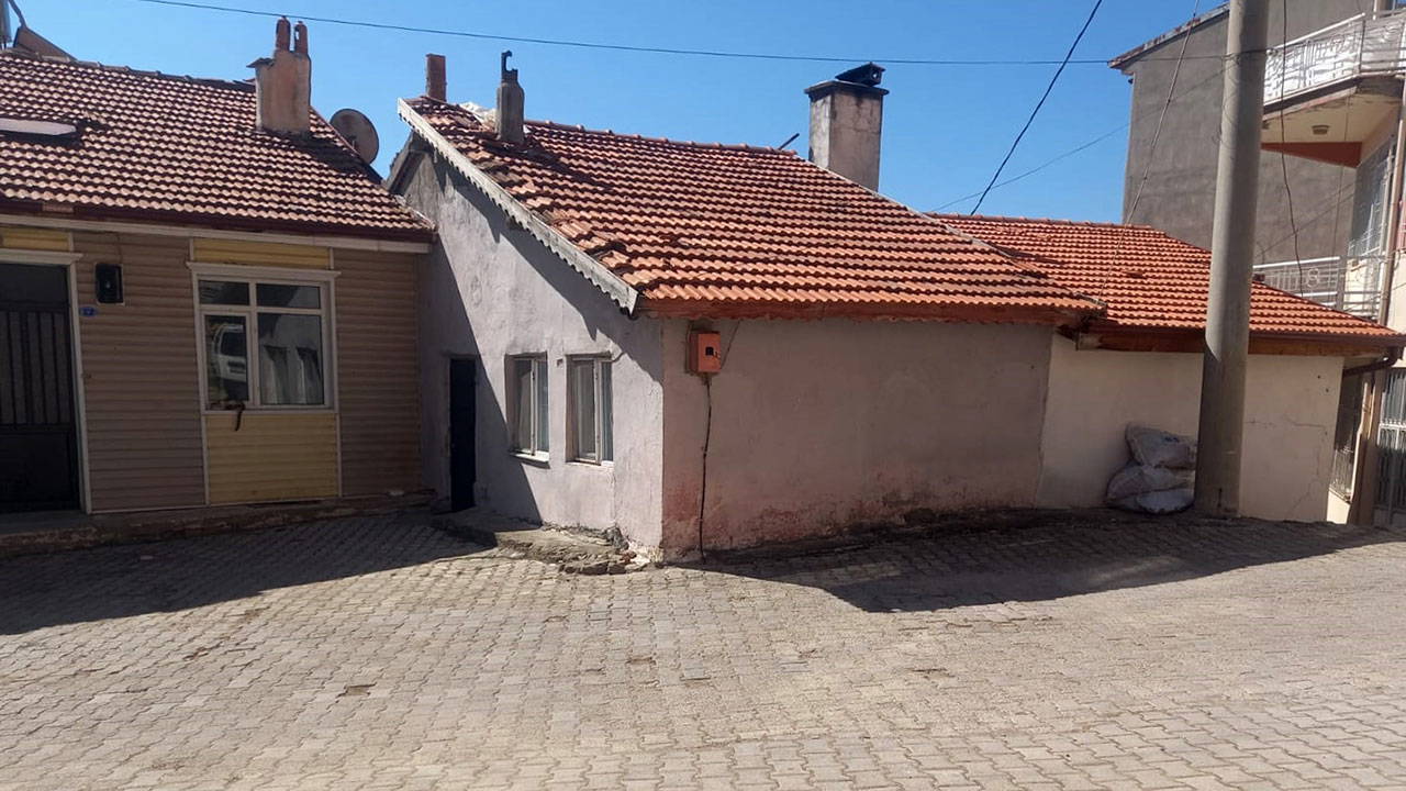 Isparta'da komşu dehşeti: Anne öldü, kızı ağır yaralı