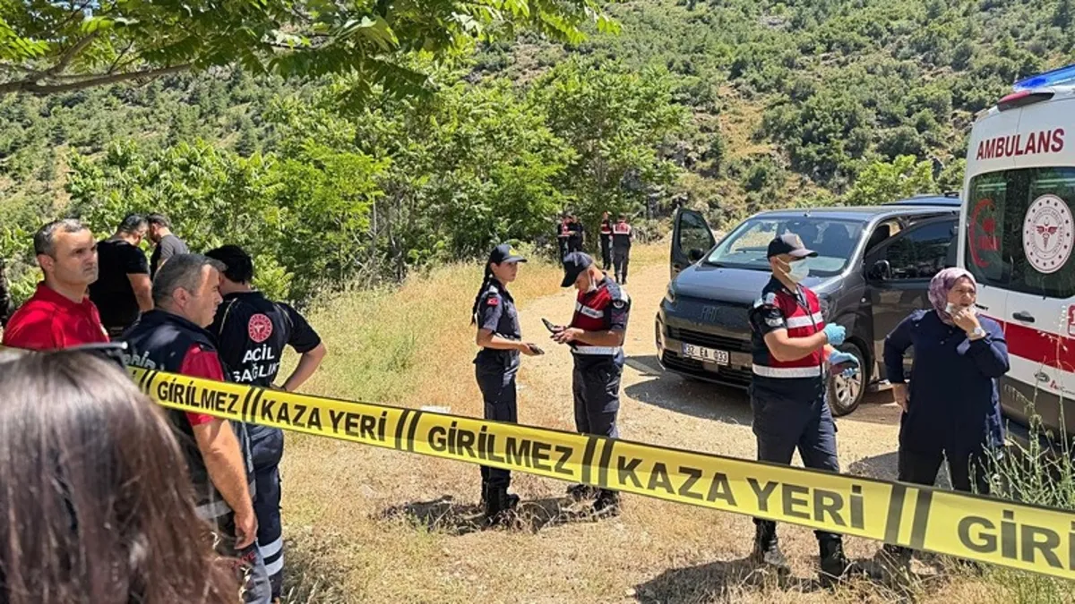 Isparta'da Park Halindeki Araçta İki Genç Ölü Bulundu