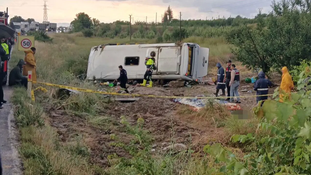 Isparta'daki tur otobüsü kazasında 4 kişi öldü, 15 yaralı