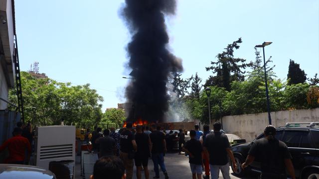 İsrail ateşkese rağmen Lübnan'a saldırıları sürdürüyor