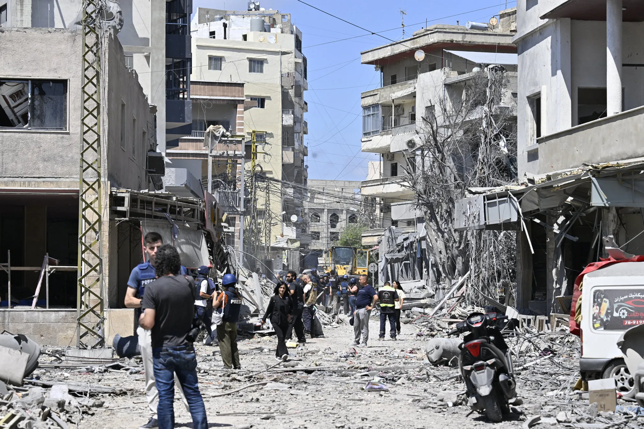 İsrail ateşkesi deldi: Lübnan'ın güneyinde 11 sivil öldü