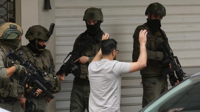 İsrail Batı Şeria'da 19 Filistinliyi Gözaltına Aldı