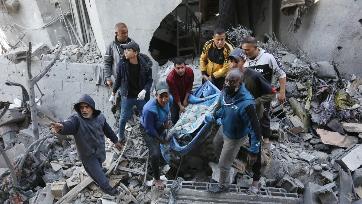 İsrail Batı Şeria'da 37 Filistinliyi Gözaltına Aldı, Para ve Altınlara El Koydu