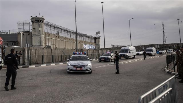 İsrail, Filistin'de 69 Kişiyi Suçsuz Tutukladı