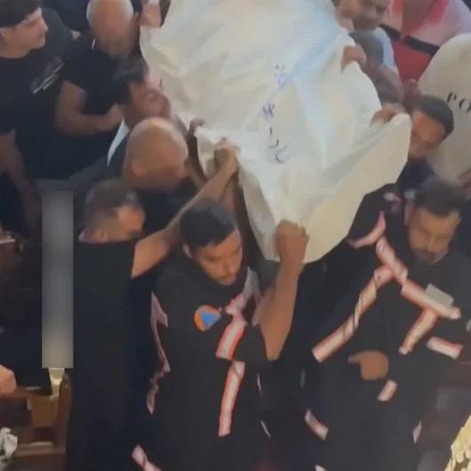 İsrail Gazze'de Hristiyan anne ve kızını uykusunda öldürdü