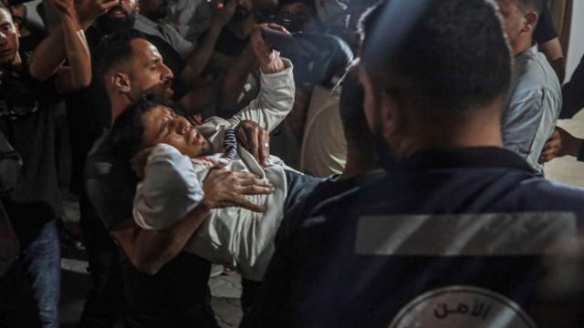 İsrail'in Gazze'deki çadır kampı saldırısında 10 Filistinli yaralandı