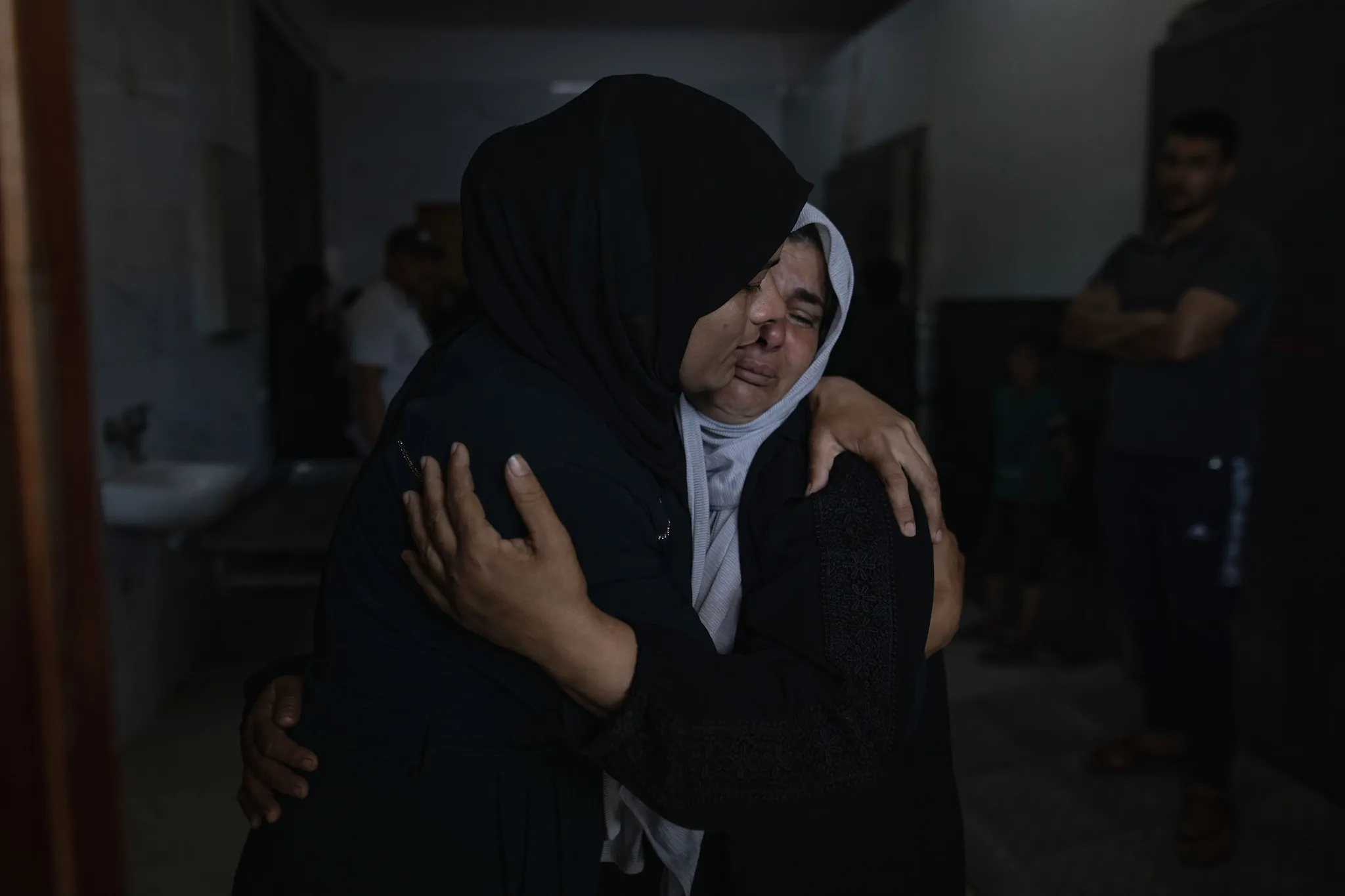 İsrail, Gazze'de sivil çadırlarını vurdu: 2 ölü