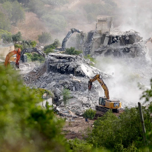 İsrail Güçleri Batı Şeria'da Filistinlilere Ait İki Yapıyı Yıktı