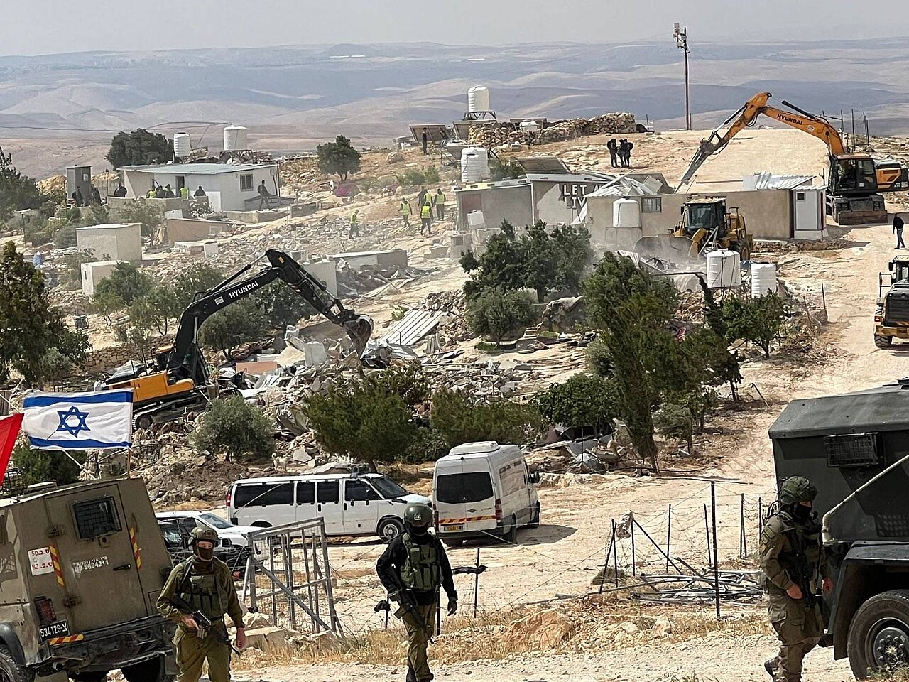 İsrail ordusu Batı Şeria'da Filistinlilere ait evi yıktı