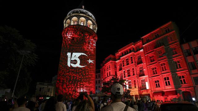 İstanbul'da 15 Temmuz'un 10. yılına özel mapping gösterisi