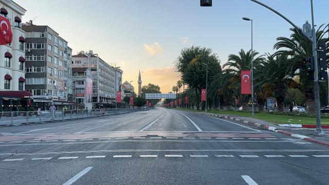 İstanbul'da 30 Ağustos Zafer Bayramı trafiği: Bu yollar trafiğe kapatıldı