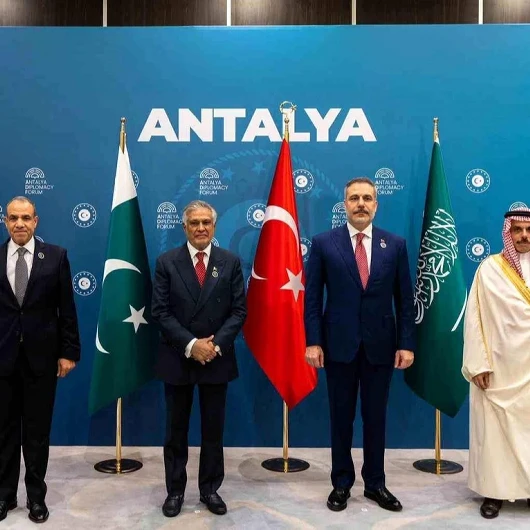 İstanbul'da 7 Ülkenin Dışişleri Bakanları Buluştu
