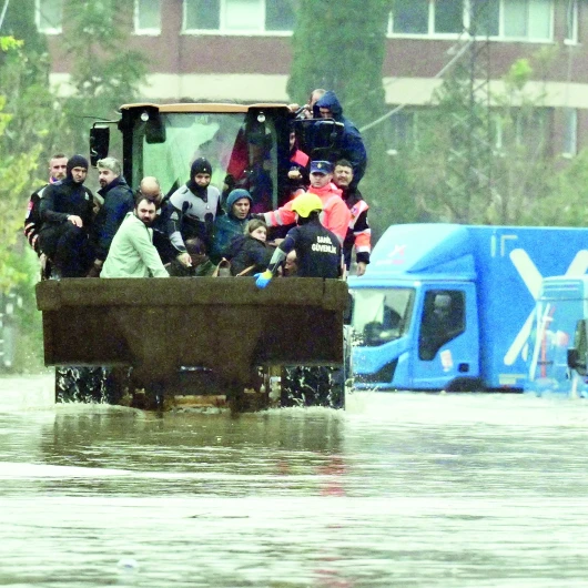 İstanbul 84 Yılın En Yoğun Yağışını Aldı: 261 Kilo Yağışla Kaos
