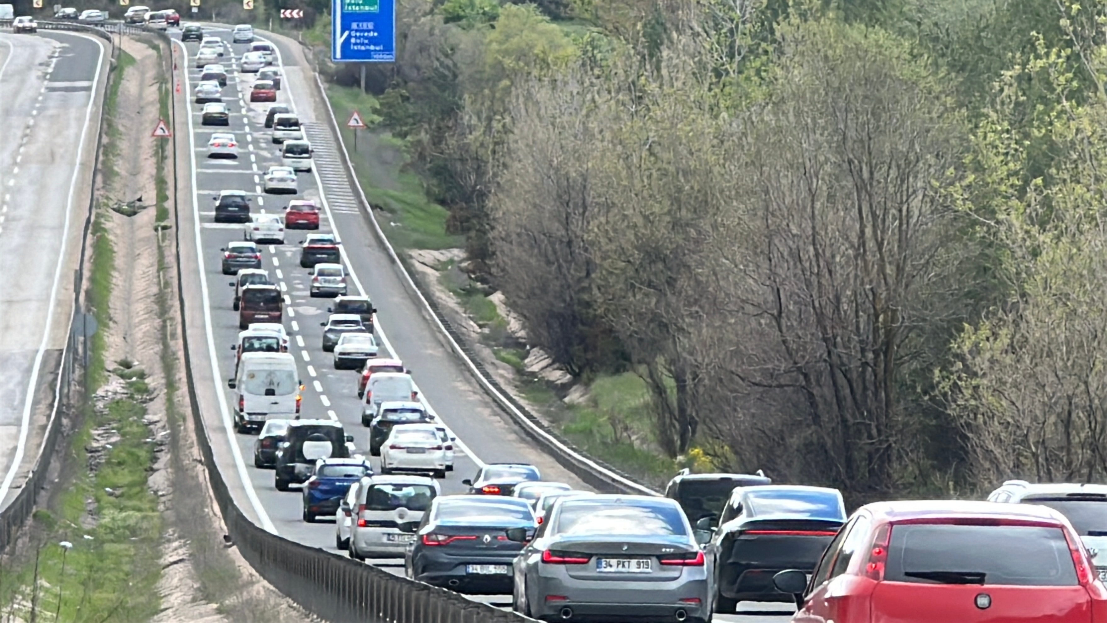İstanbul'a dönüş yolunda trafik yoğunluğu: Bayram göçü başladı
