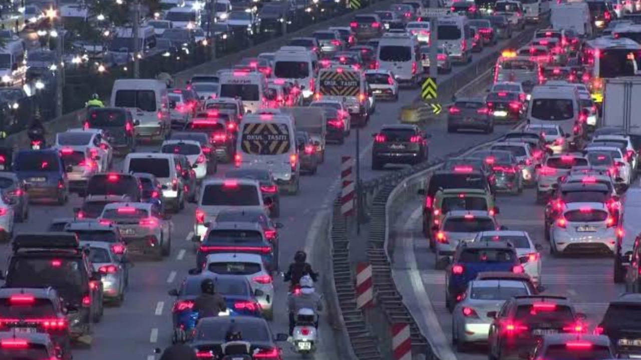 İstanbul'da Akşam Trafiği Yoğunluğu Yüzde 81'e Ulaştı