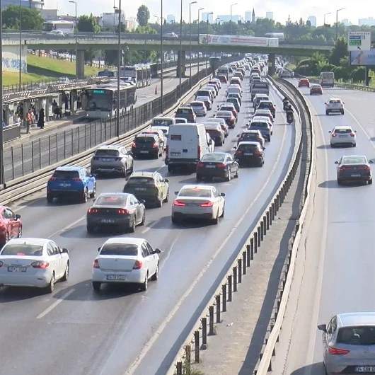 İstanbul Anadolu Yakası'nda Trafik Yoğunluğu Yüzde 83'e Ulaştı