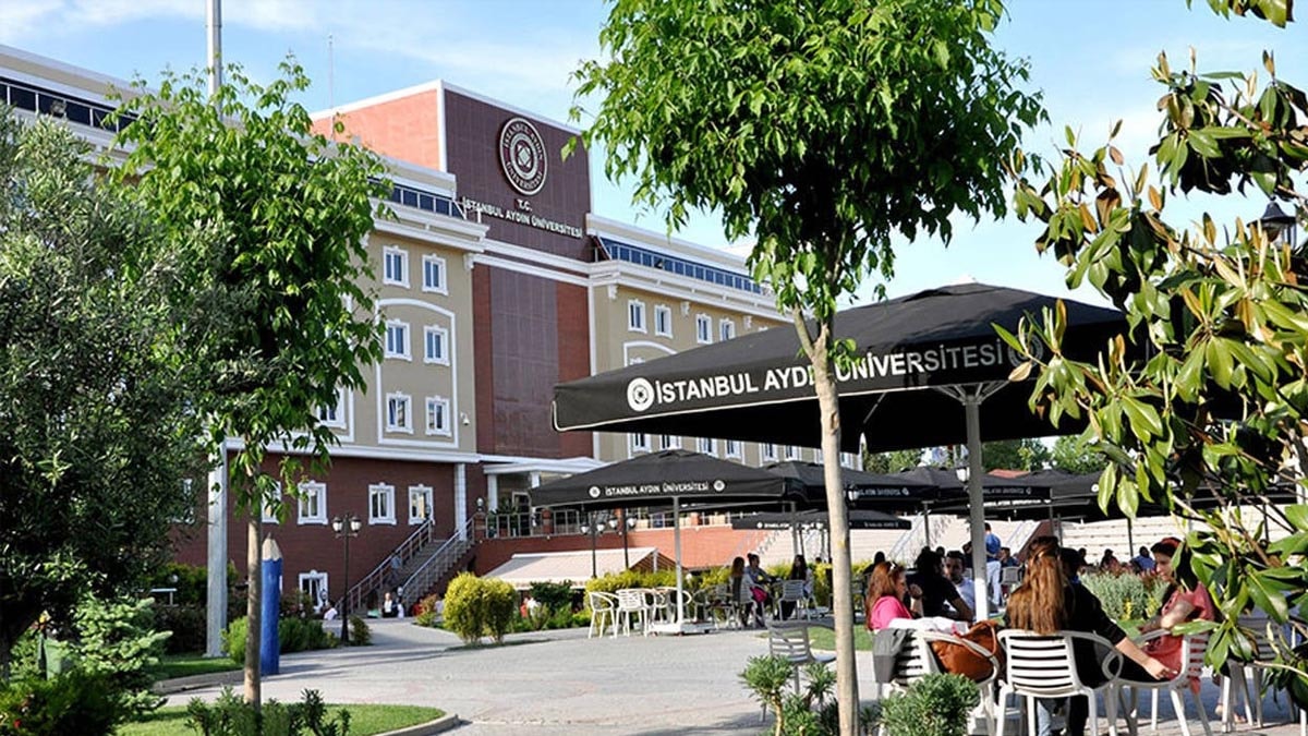 İstanbul Aydın Üniversitesi'nde 100'e yakın akademisyen işten çıkarıldı