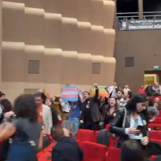 İstanbul Barosu Genel Kurulu'nda LGBT gerginliği: Adayın kürsüden inişi engellendi