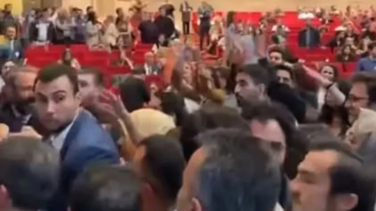 İstanbul Barosu Genel Kurulu'nda Yumruklu Kavga