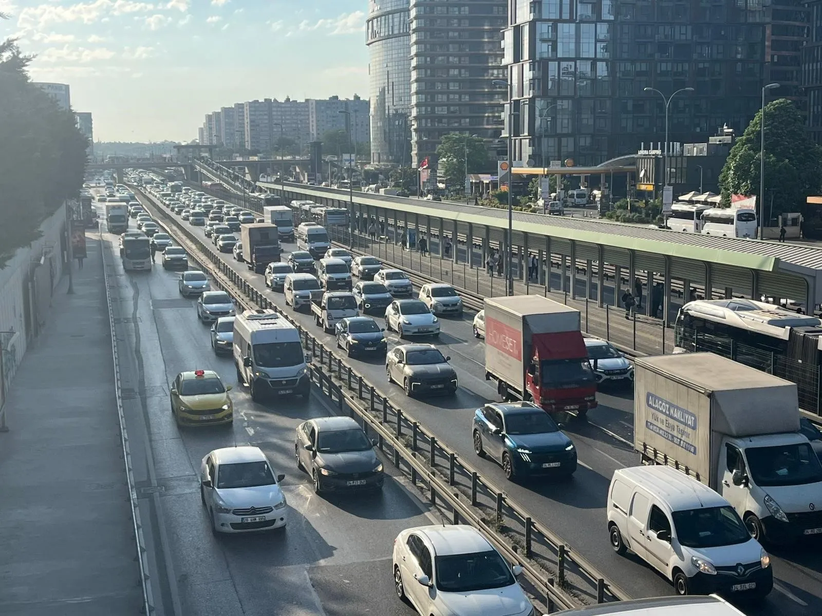 İstanbul'da bayram dönüşü trafik felç oldu