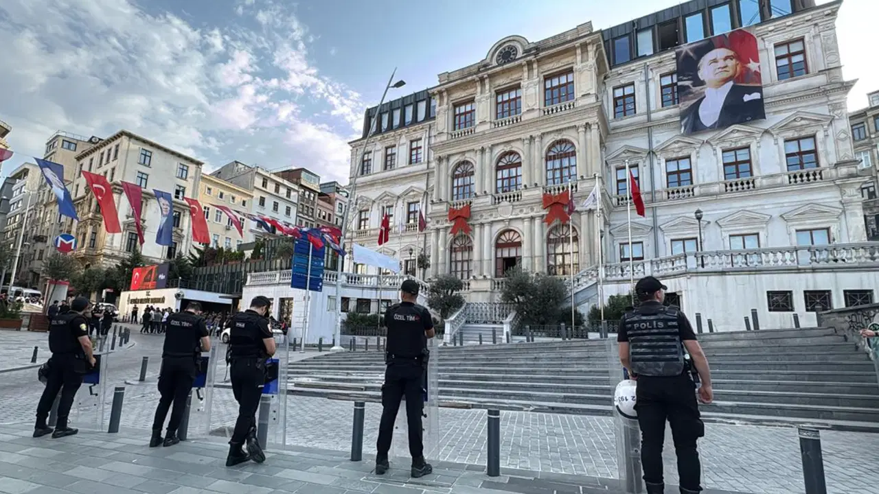 İstanbul'da Belediye Sayıları Değişti: CHP 18'e Geriledi, AKP 19'a Yükseldi