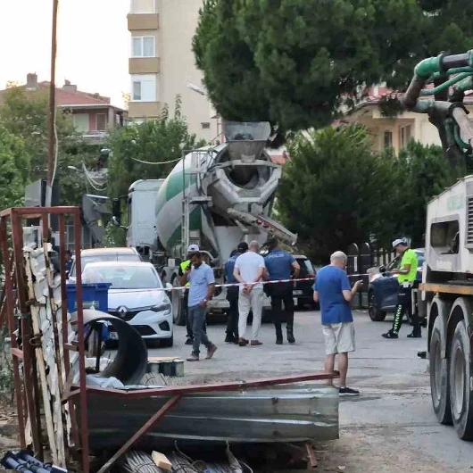 İstanbul'da Beton Mikseri Faciası: Yaya Hayatını Kaybetti