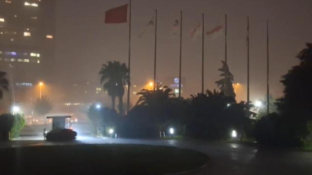İstanbul Beykoz'da Sağanak: Yollar Göle Döndü, Trafik Felç
