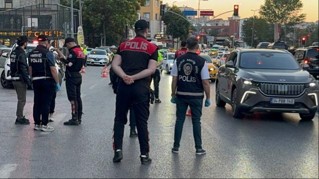 İstanbul Beyoğlu'nda dron destekli narkotik denetimi