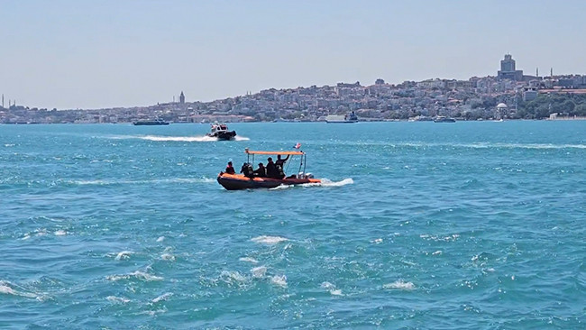 İstanbul Boğazı'nda cansız beden ihbarı: Arama çalışmaları devam ediyor