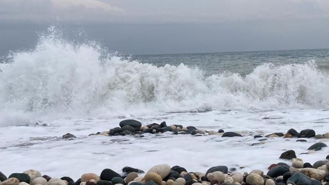 İstanbul Boğazı'nda Dalga Uyarısı: Beykoz ve Sarıyer'de Denize Giriş Yasaklandı