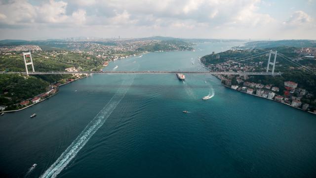 İstanbul Boğazı'nda Gemi Trafiği Çift Yönlü Askıya Alındı