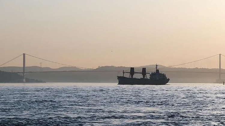 İstanbul Boğazı'nda Gemi Trafiği Çift Yönlü Askıya Alındı