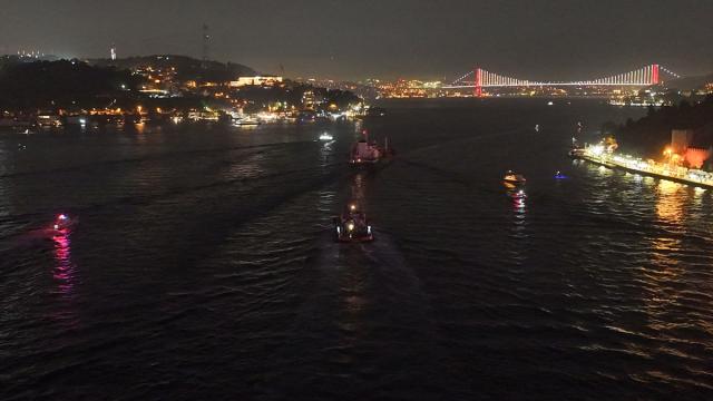İstanbul Boğazı'nda Gemi Trafiği Yeniden Açıldı