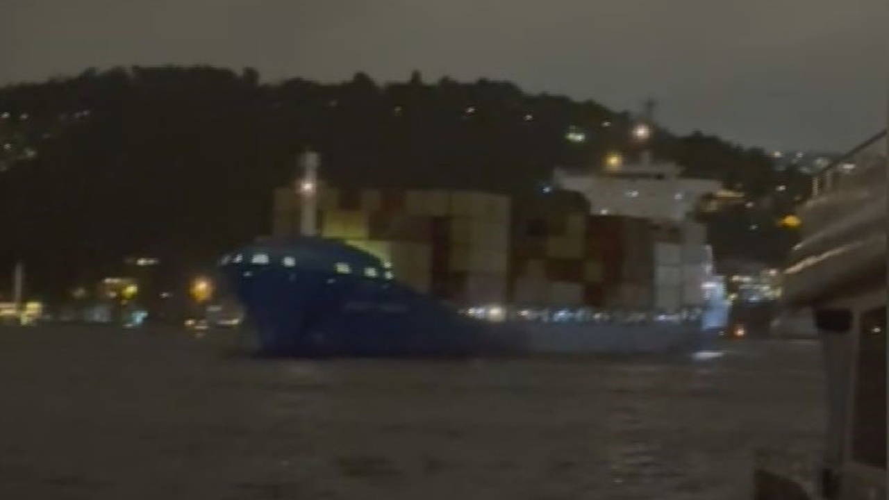 İstanbul Boğazı'nda Kuru Yük Gemisi Sürüklendi: Rotası Tersine Döndü
