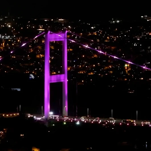 İstanbul Boğazı'nda Pembe Işık: Meme Kanseri Farkındalığı