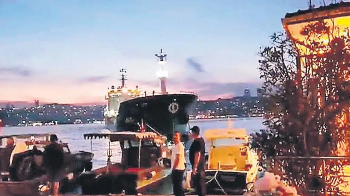 İstanbul Boğazı'nda Tanker Arızası: Gemi Trafiği Durdu