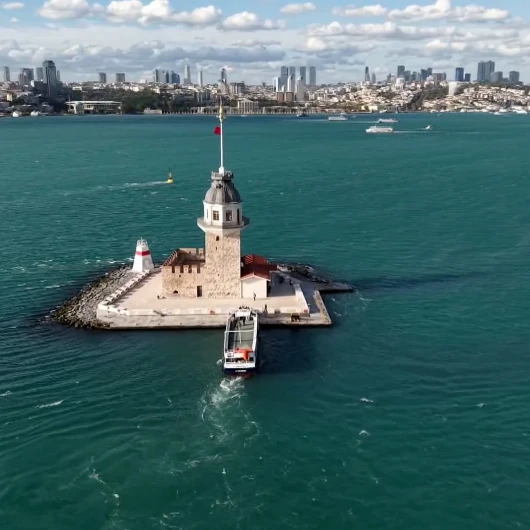 İstanbul Boğazı yağış sonrası turkuaz renge büründü