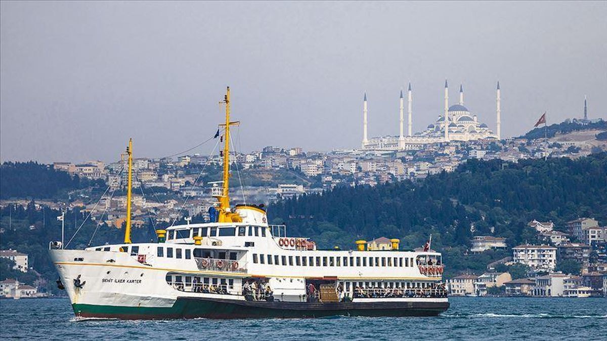 İstanbul Boğazı'nda Gemi Trafiği Çift Yönlü Durduruldu