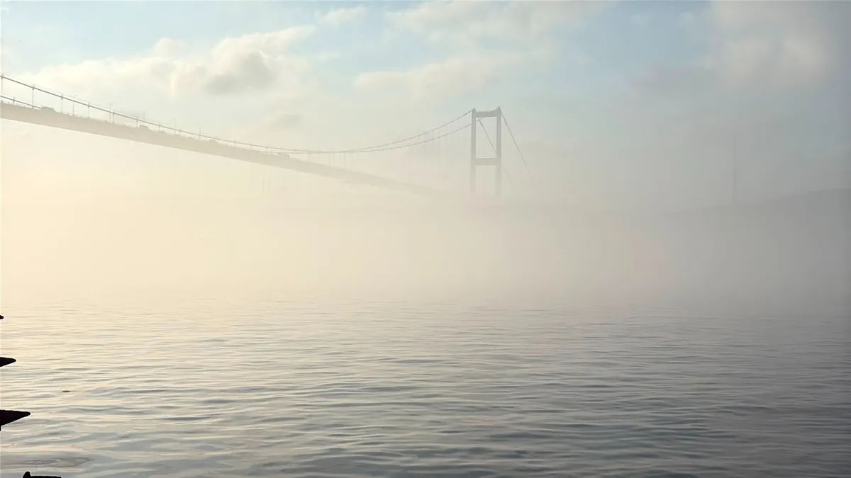 İstanbul Boğazı'nda Sis Nedeniyle Transit Gemi Geçişlerine Geçici Olarak Ara Verildi