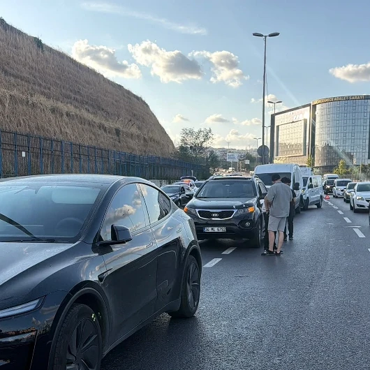 İstanbul D-100'de Zincirleme Kaza: 4 Yaralı