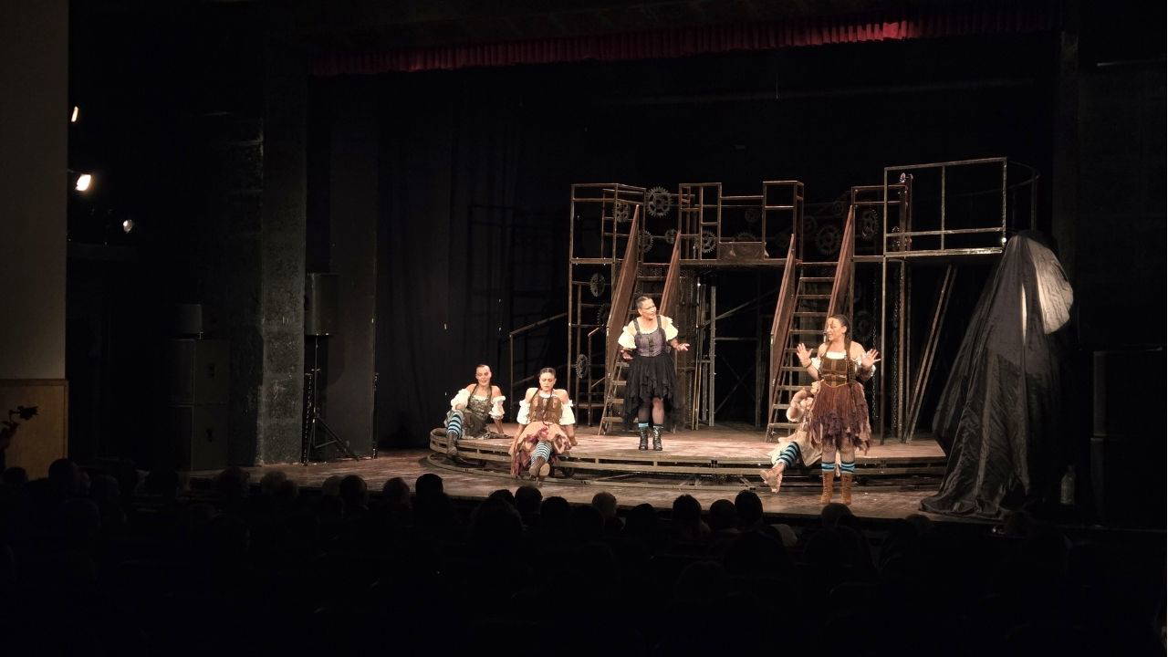 İstanbul Devlet Tiyatrosu 'Lysistrata' ile Kosova'da Sanat Köprüsü Kurdu