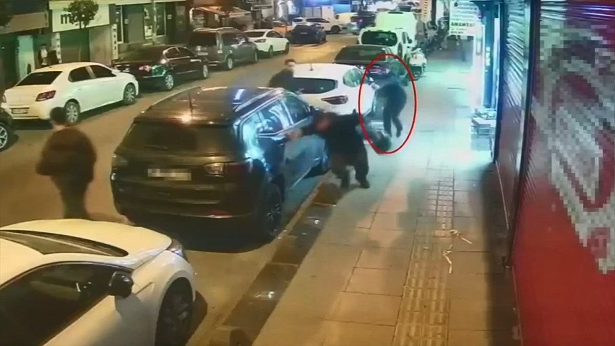 İstanbul Esenler'de Silahlı Düello: İki Yaralı