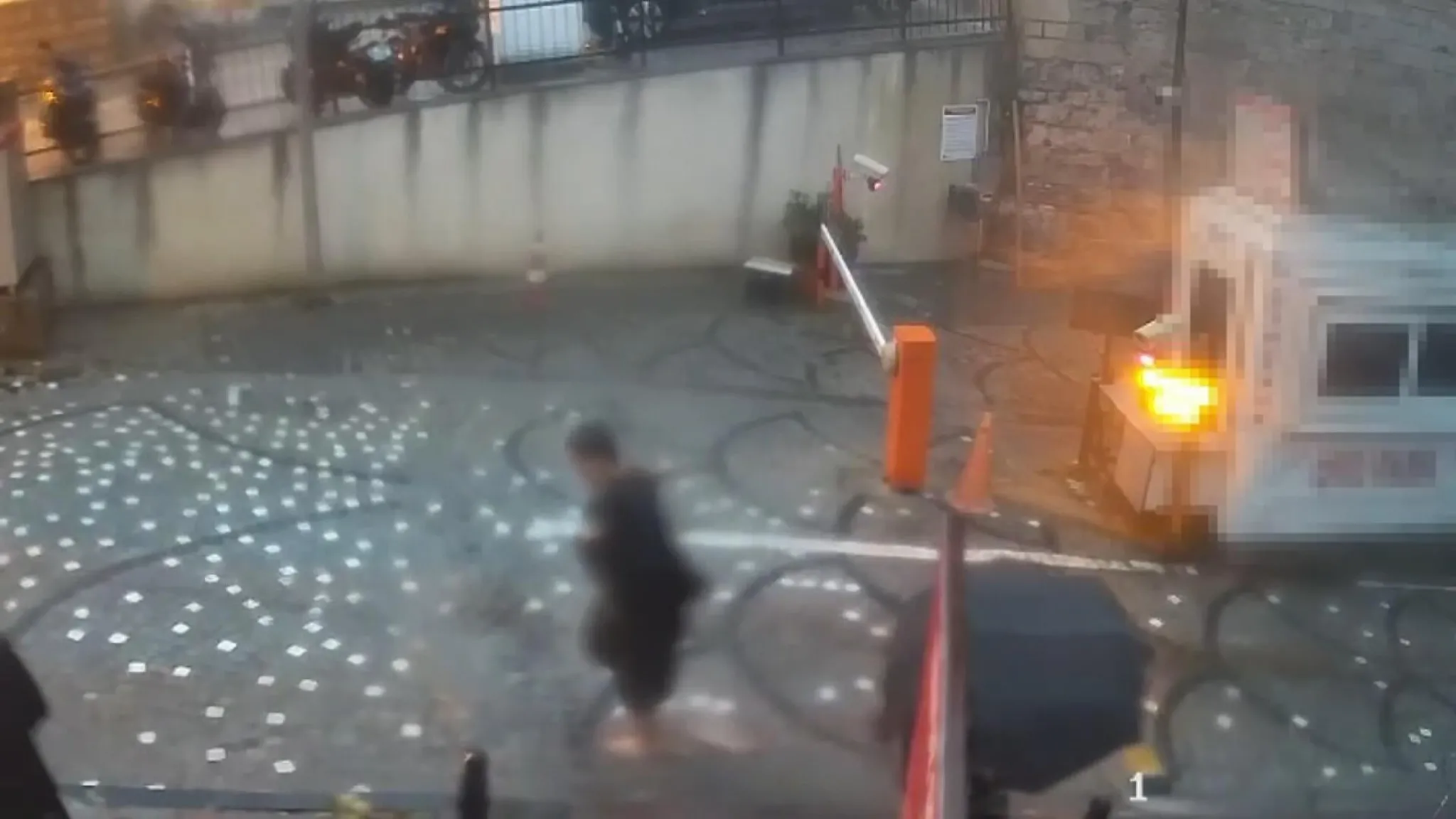 İstanbul Fatih'te Su Birikintisinde Elektrik Akımına Kapılan 14 Yaşındaki Çocuk Hayatını Kaybetti