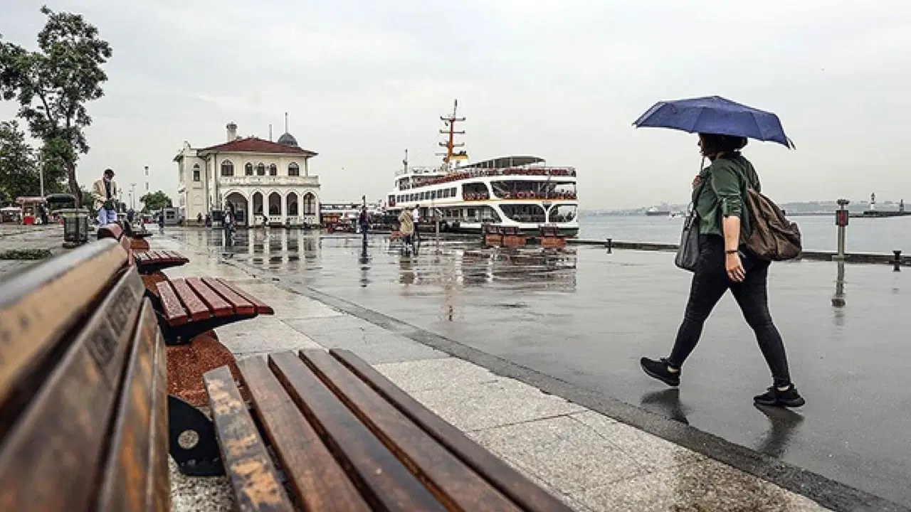 İstanbul'u fırtına ve sağanak vuruyor: AKOM uyardı