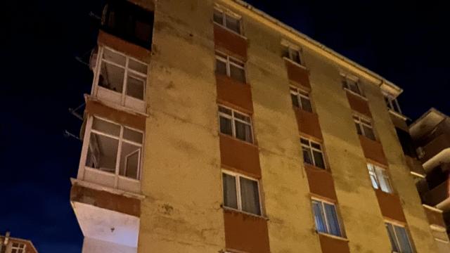 İstanbul Güngören'de Balkon Çöktü: Bina Tahliye Edildi