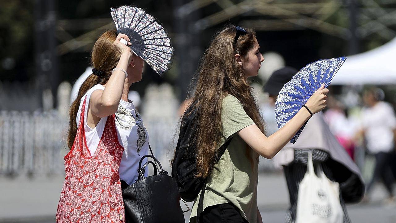İstanbul'da Hava 33 Dereceyi Görecek: Poyraz Sıcaklığı Kıracak