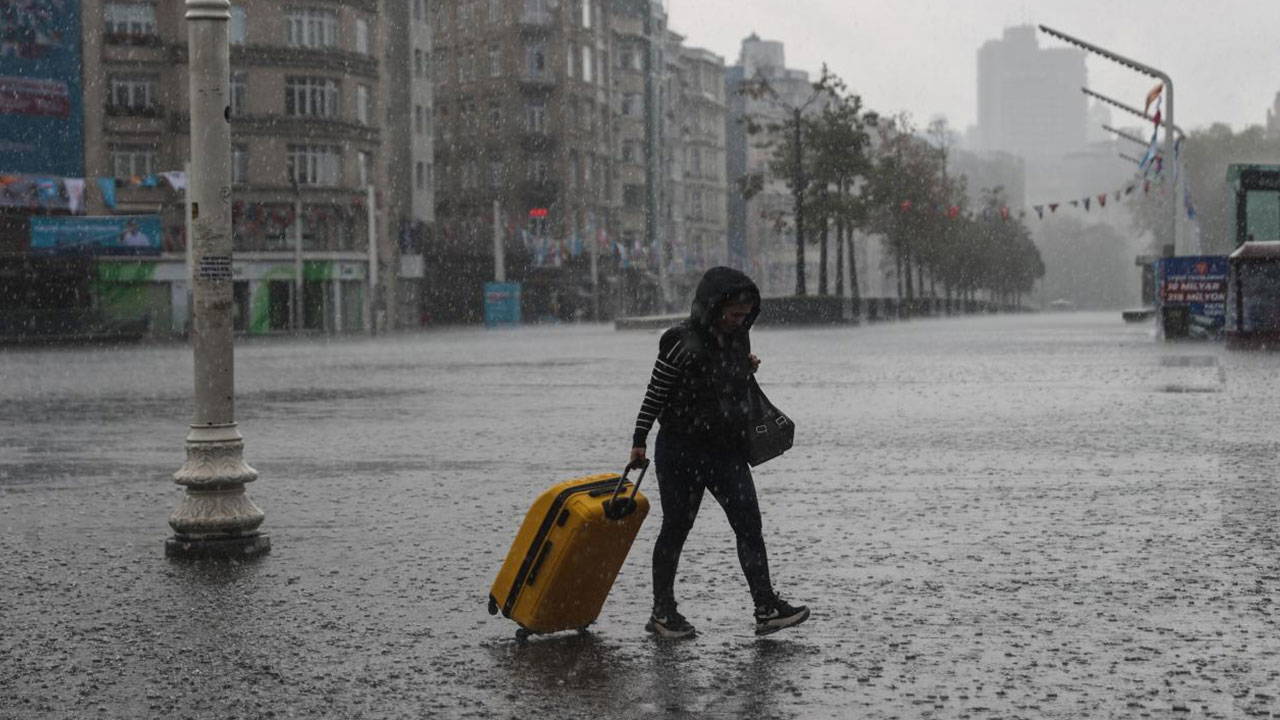 İstanbul'da Hava Değişimi: Gök Gürültülü Sağanak Geliyor